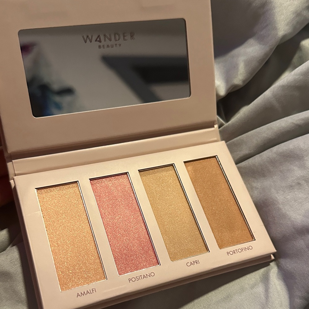 Wander Beauty Highlighter Palette with Amalfi, Positano, Capri, Portofino Shades